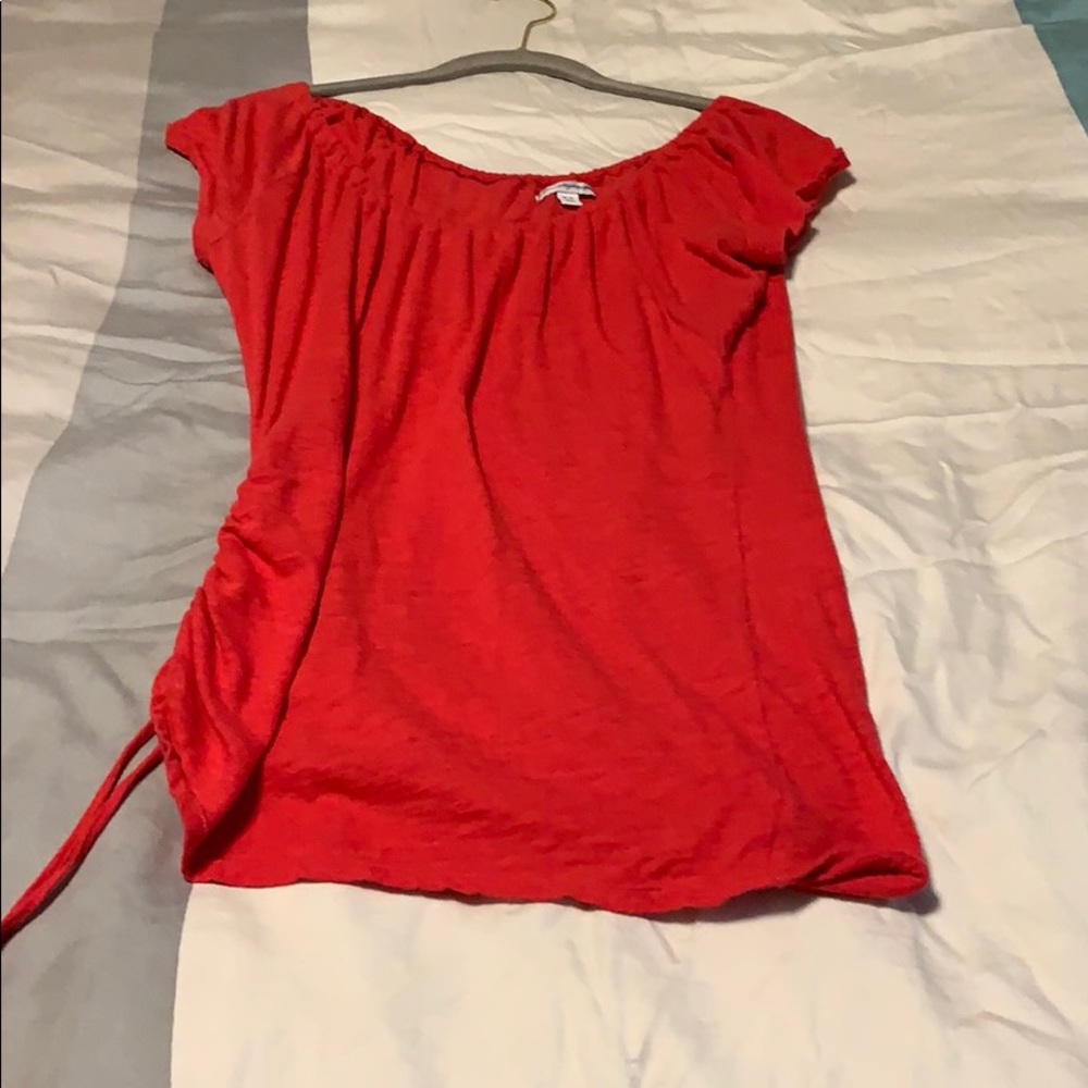 Red AE medium top